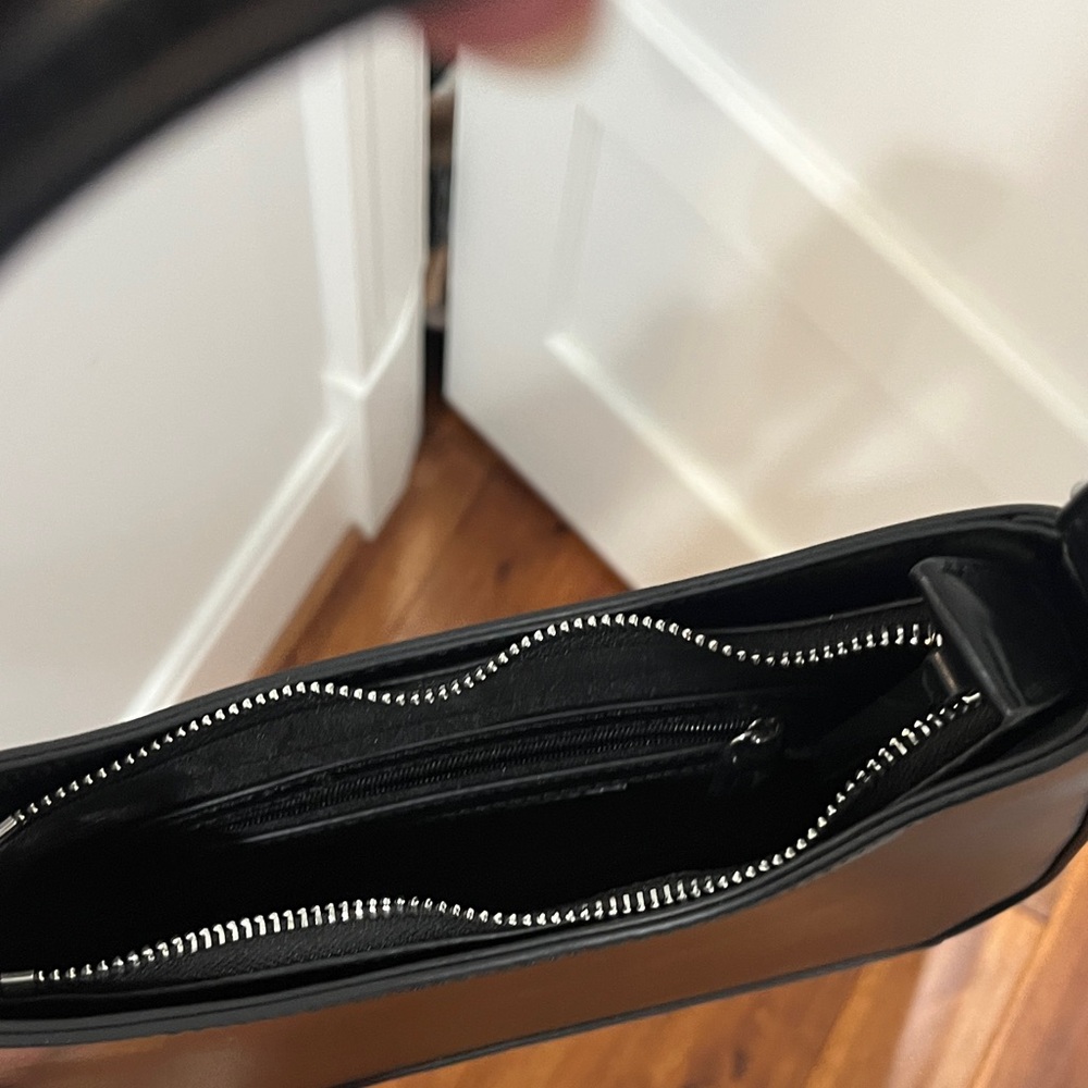 Chic Black Shoulder Bag - Picture 2 of 2